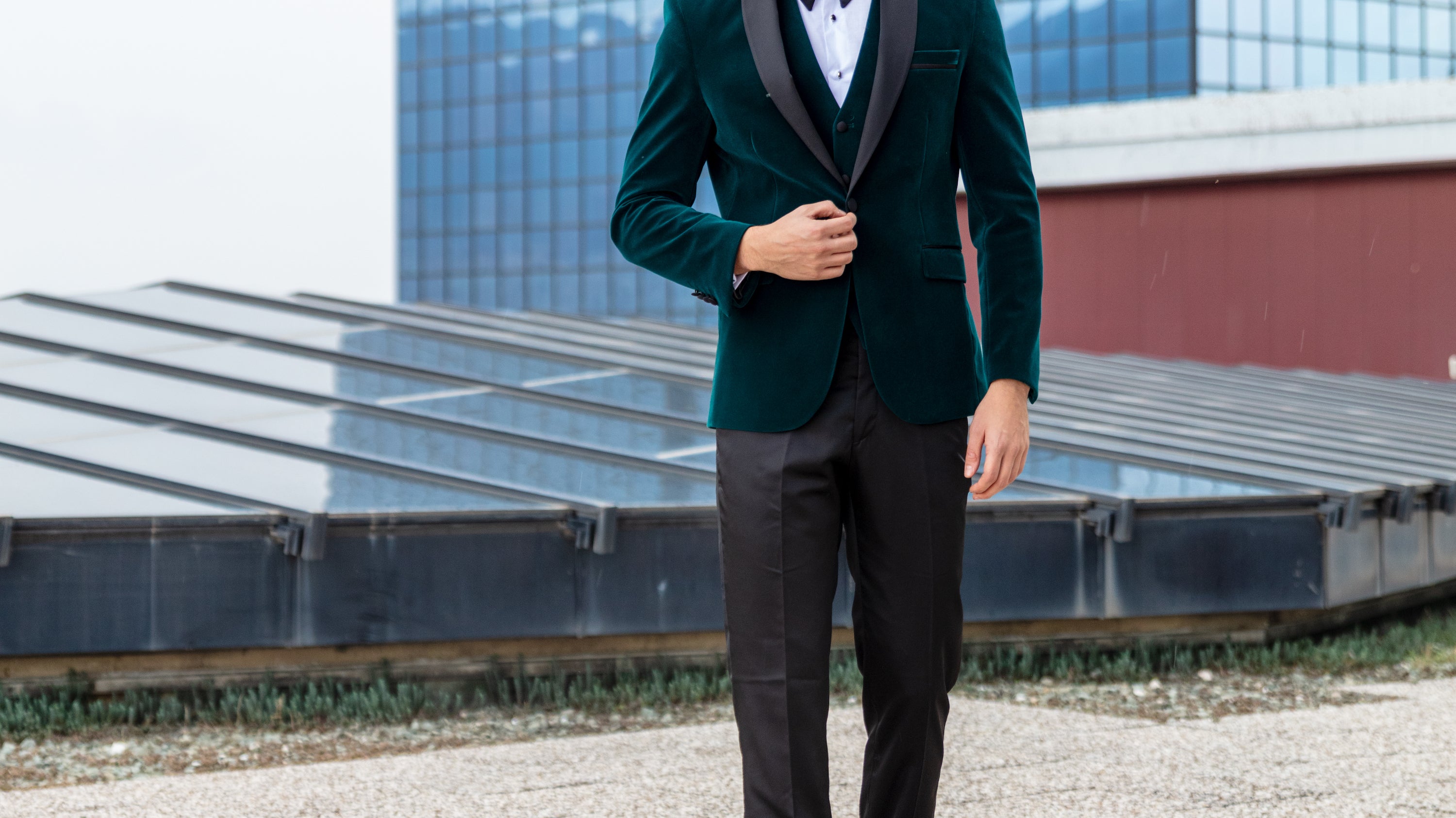 How to Wear a Dinner Jacket?